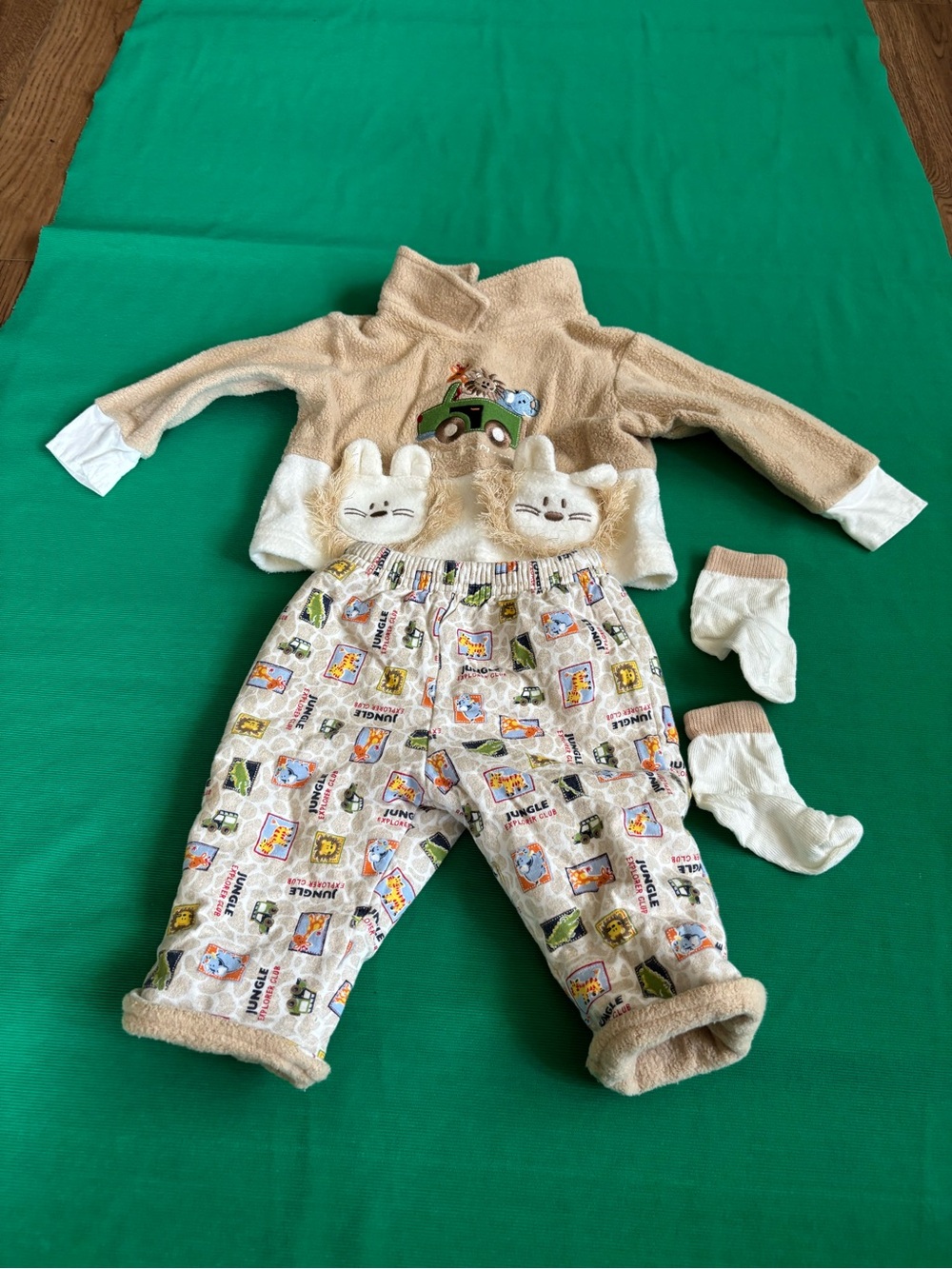 Vintage Sonoma Kohl’s Boys baby outfit 3 pc w socks Safari clothes 0-3 Winter